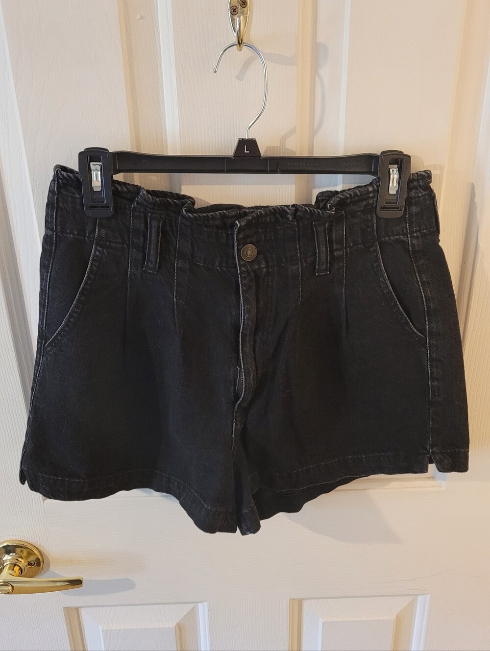 American Eagle Outfitters Black "Mom" Shorts Size 6